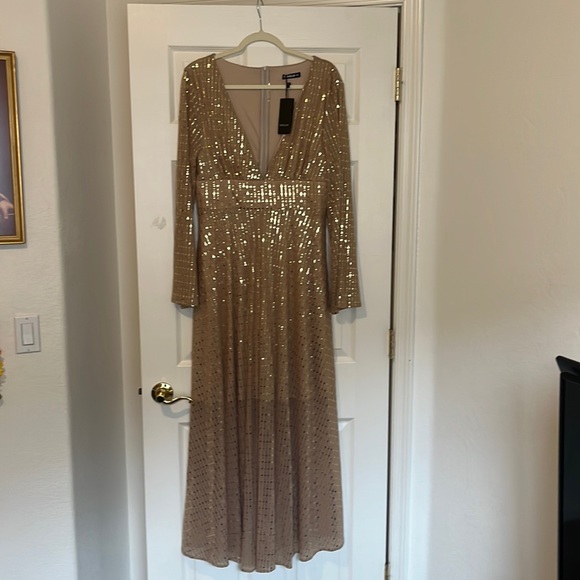Dresses & Skirts - Beautiful long dress with low plunging neckline. XL but equivalent to 12-14 US